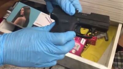 Babasını sevgilisine öldürtmeye kalktı