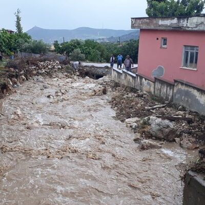Kuzeyde sağanak, güneyde fırtına!