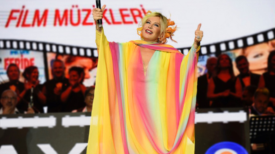 Emel Sayın'la Yeşilçam şöleni