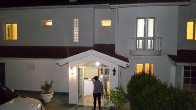 Reklamların bilinen yüzü evini bu halde buldu