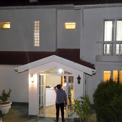 Reklamların bilinen yüzü evini bu halde buldu