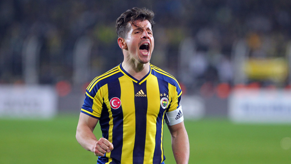 Emre Belözoğlu imzalıyor