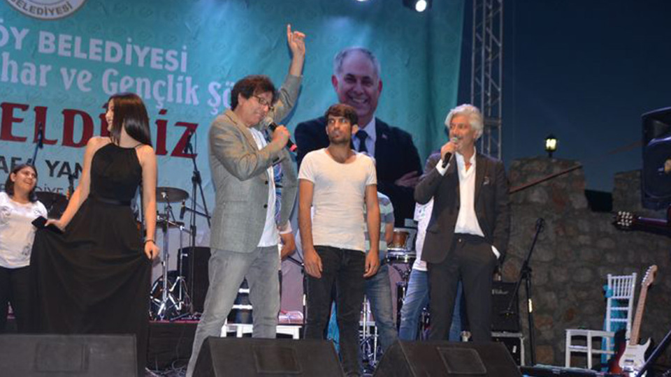 Uygur kardeşler kırdı geçirdi