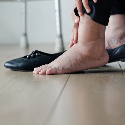 Ayak şişliği o iki önemli hastalığın habercisi olabilir!