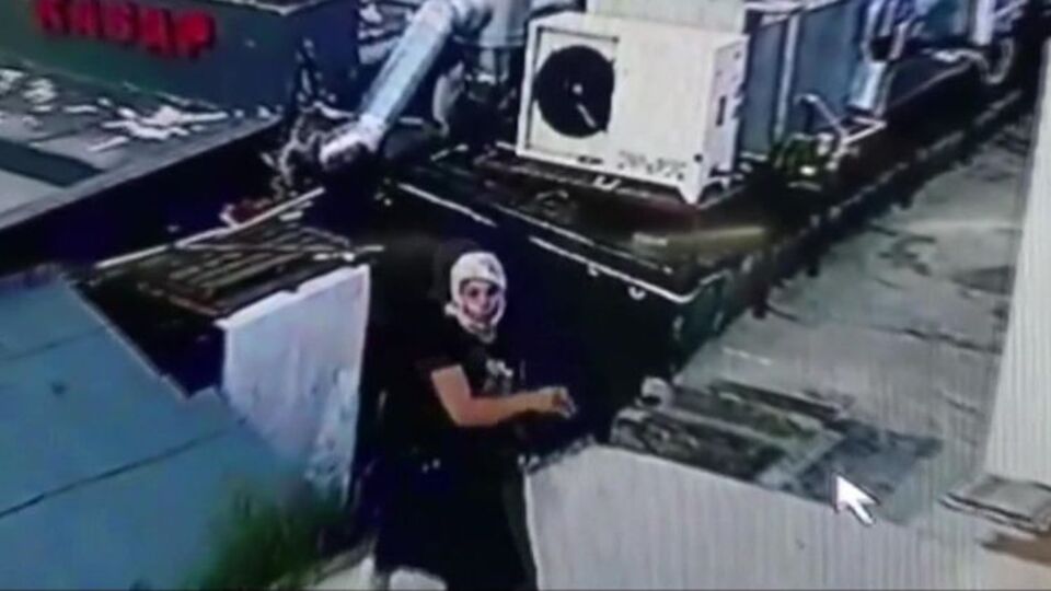 Kadın kıyafeti giyinip hırsızlık yapmaya çalıştı