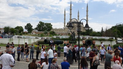 'O' şehirde otellerde yer kalmadı, evlerde misafir edilecekler
