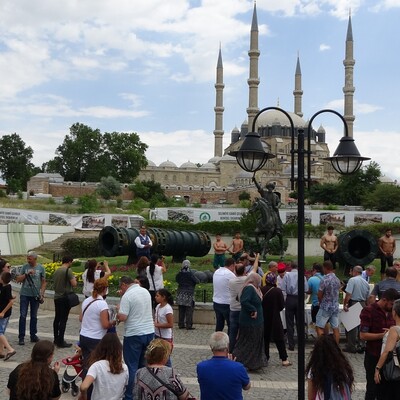 ‘O’ şehirde otellerde yer kalmadı, evlerde misafir edilecekler