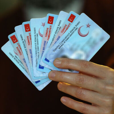 Bakanlık'tan yeni uygulama! O kimlikler artık eve gidiyor