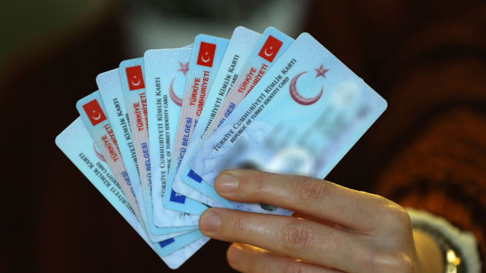 Bakanlık'tan yeni uygulama! O kimlikler artık eve gidiyor