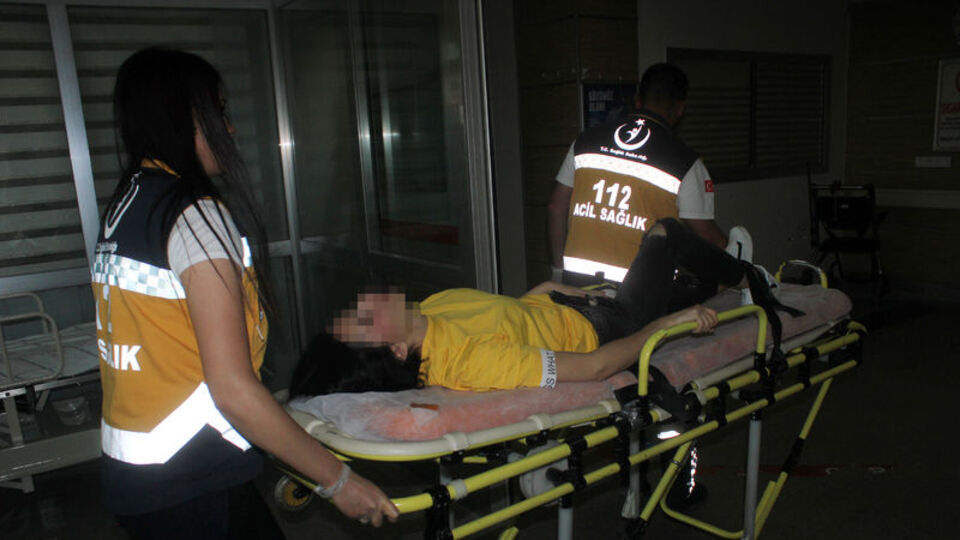 Lise önünde genç kızdan bıçaklı dehşet