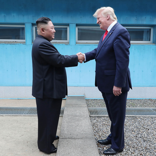 Trump: Obama, Kim'le görüşmek için yalvarıyordu