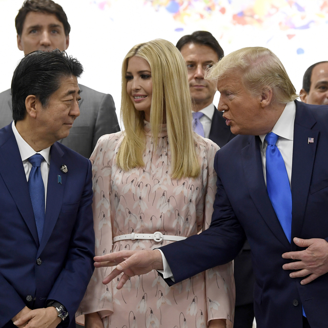 Sohbete dahil olamayan Ivanka alay konusu oldu!