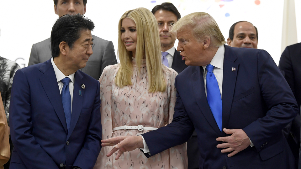 Sohbete dahil olamayan Ivanka alay konusu oldu!