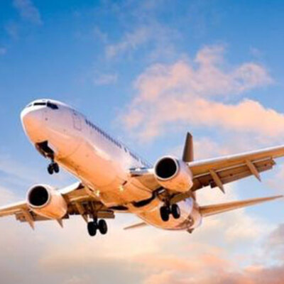 Uçağın iniş takımından bir erkek cesedi düştü