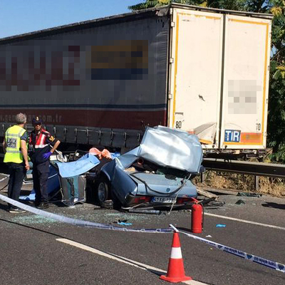 Korkunç! TIR'ın altında paramparça oldu