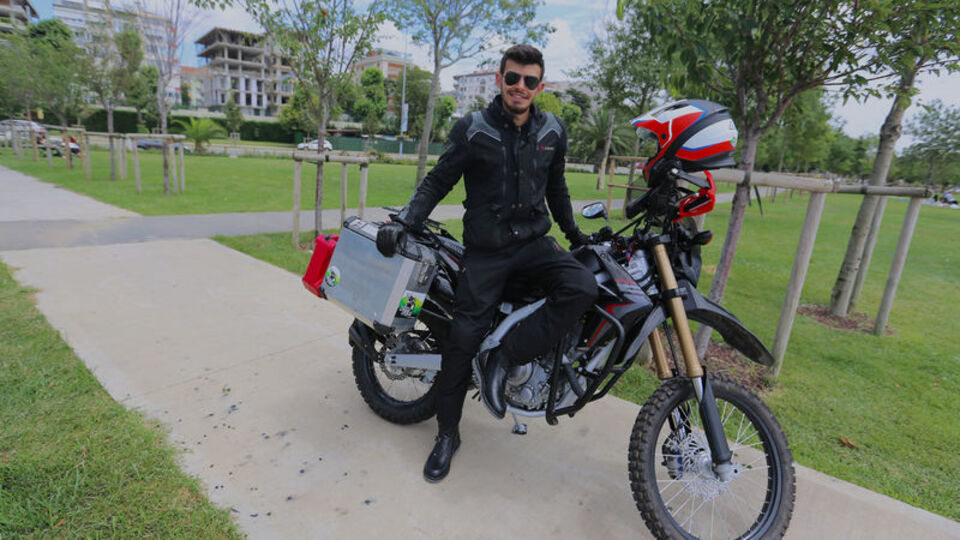 17 yaşından beri dünyayı geziyor