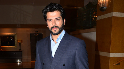 Kazakistan'da Burak Özçivit izdihamı