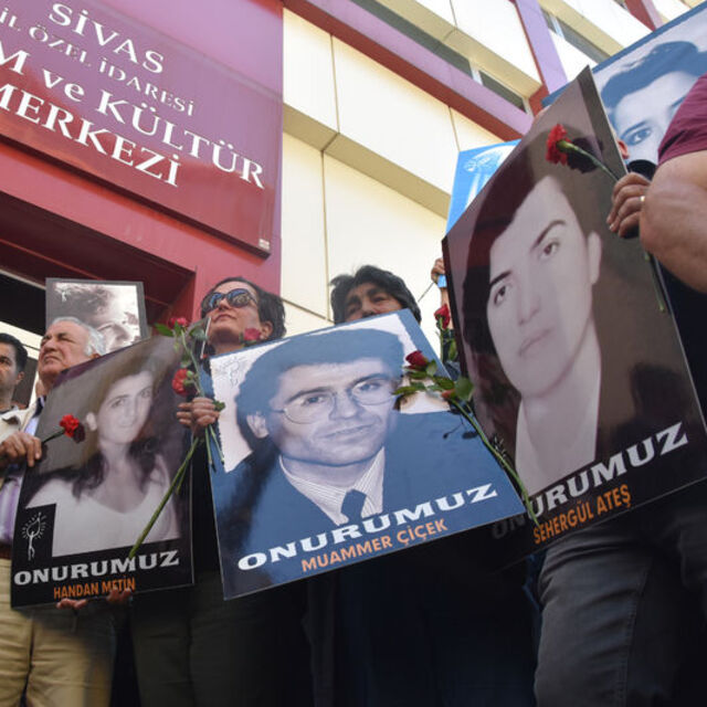 Sivas'ta katliamın 26. yılında, 35 kişi anıldı