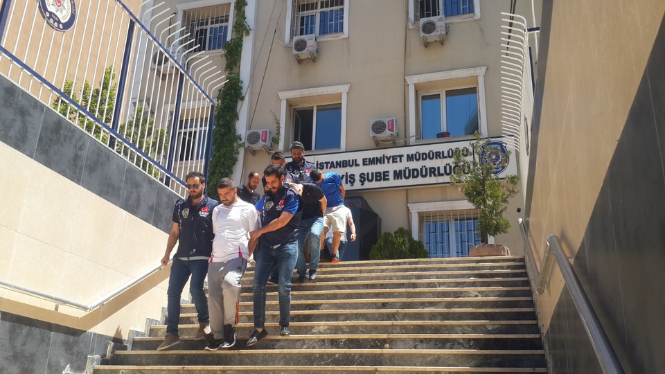 Polis süsü ile gasp ettiler