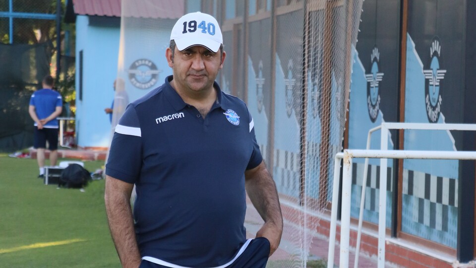 "Ümit Özat hocamız görevinin başında"