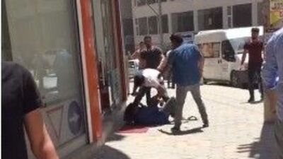 Küçük kız annesini böyle izledi!