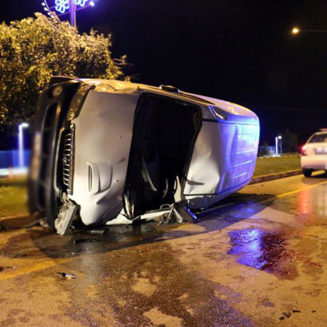 Erzurum'da kamyonet takla attı: 4 yaralı