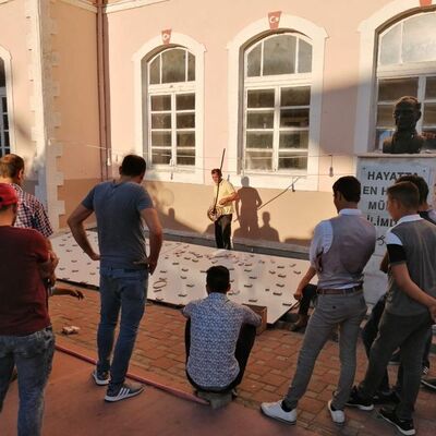 Okul bahçesinde şaşırtan görüntü!