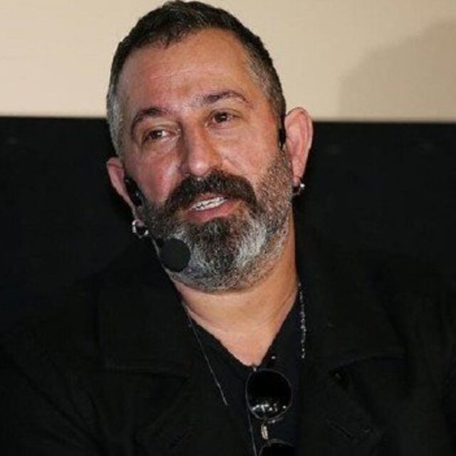 Cem Yılmaz'dan o müzik öğretmenine destek teklifi