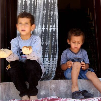 7 yaşındaki çocuğun ellerini kolonya döküp yaktı