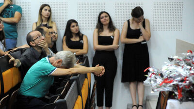 Katledilen doktorun annesi ağlattı