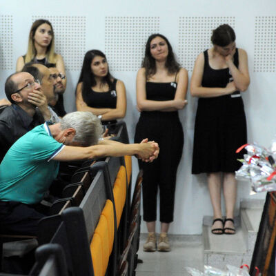 Katledilen doktorun annesi ağlattı