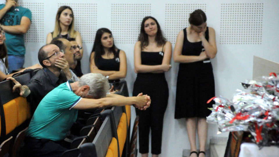 Katledilen doktorun annesi ağlattı