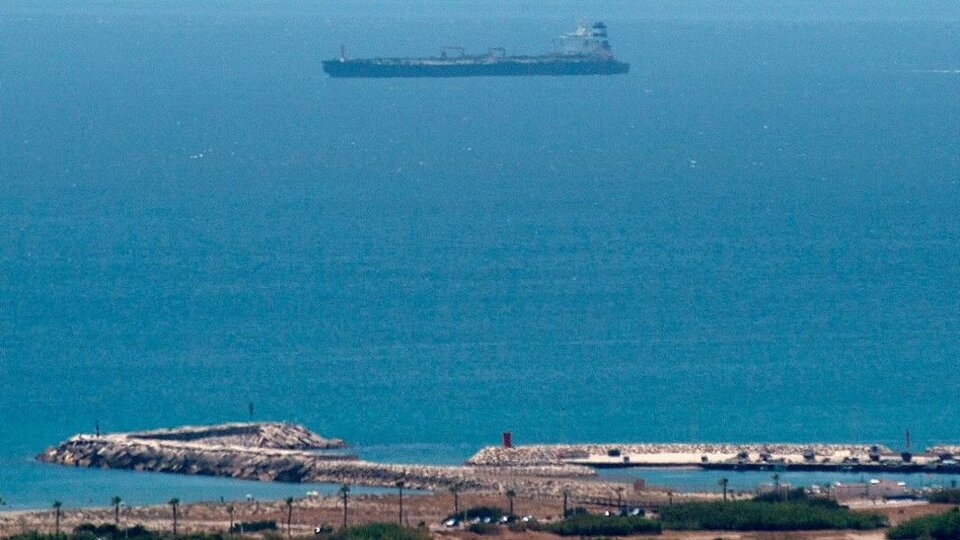 İran'dan Suriye'ye ham petrol taşıdığı iddia edilen tanker Cebelitarık Boğazı'nda durduruldu