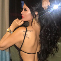 "Sana ne benim kıyafetimden!"