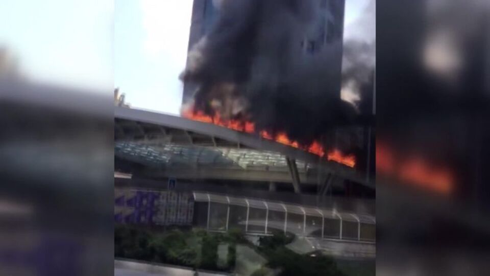 Zincirlikuyu'da bir plaza girişinde yangın!
