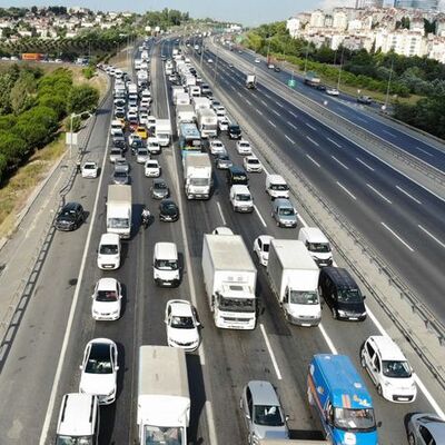 TEM'i kilitleyen olay! Camı kırdılar...