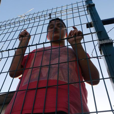 Mahsur kalan çocuğu itfaiye kurtardı