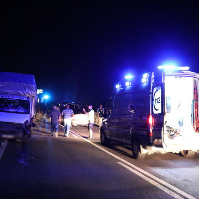 Niğde'de 3 araç birbirine girdi: 5 yaralı