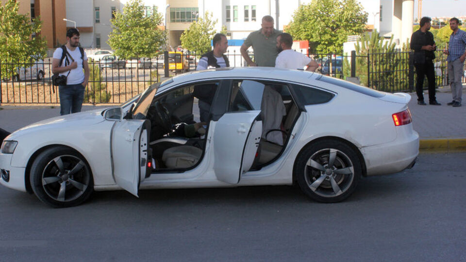 Akılalmaz olay! Sakladığı silah patladı