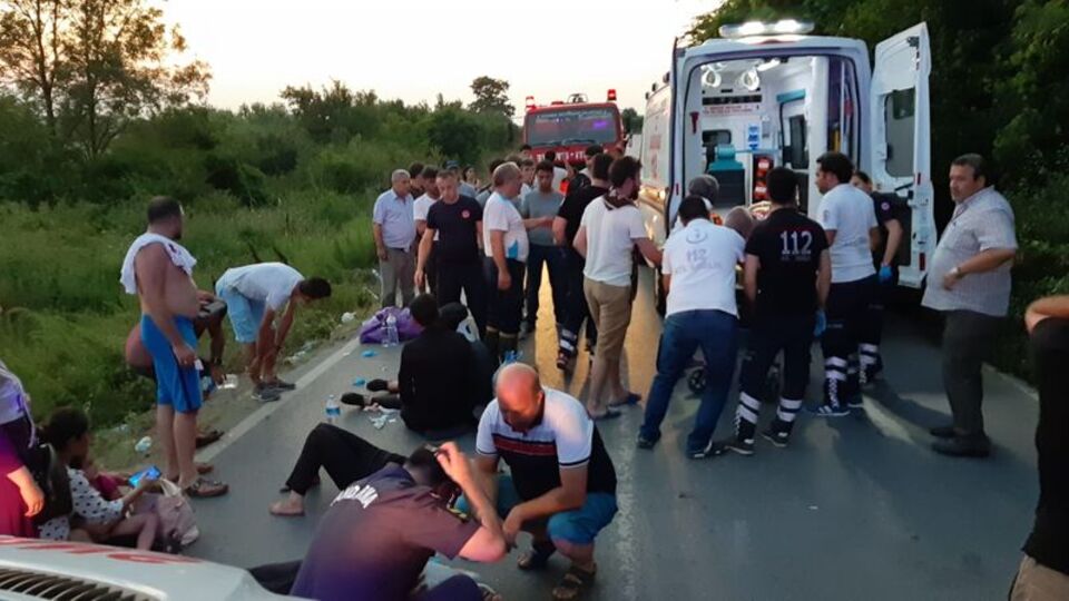 Çatalca'da midibüs devrildi