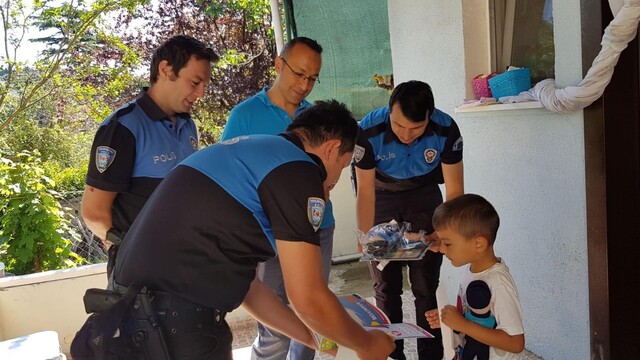 Küçük Yusuf'a 'polis bebeği' sürprizi