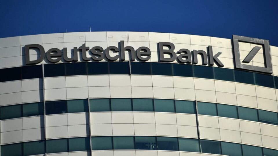 Deutsche Bank 18 bin kişiyi kovacak!