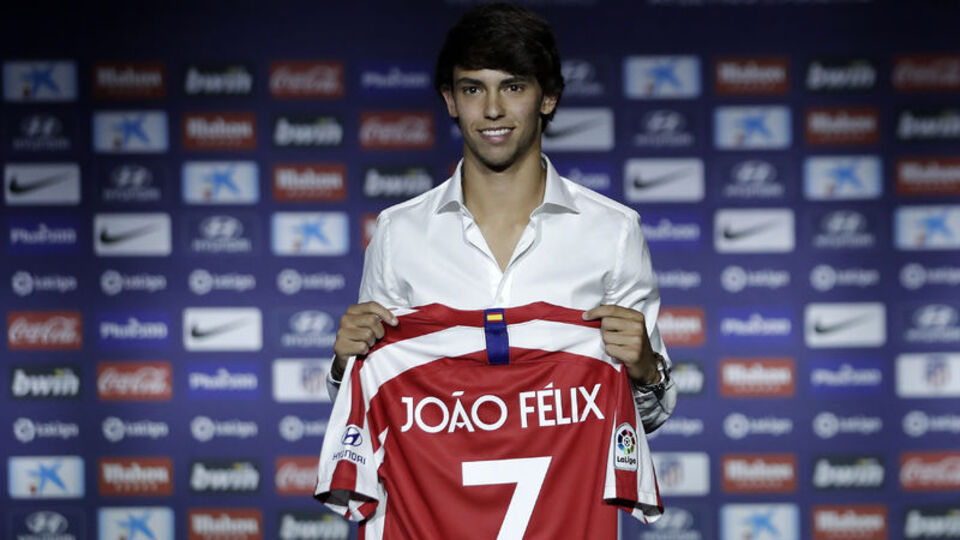 Atletico, Joao Felix'i tanıttı