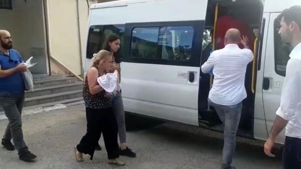 Küçük kız çocuğuyla iş insanlarına tuzak