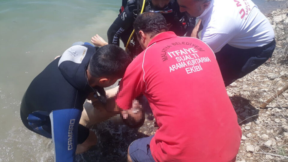 Serinlemek için girdiği baraj sonu oldu