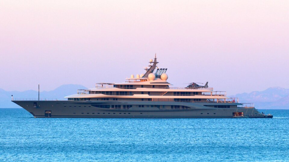 Dünyanın en zengin iş adamı Bezos'un mega yatı Datça'da