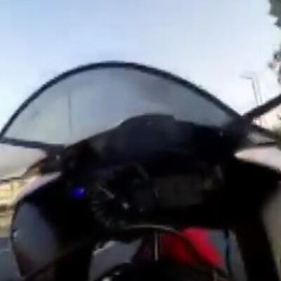 Tek teker üzerinde kaza yaptı, sosyal medyada paylaştı