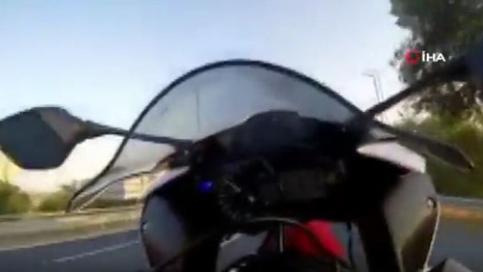 Tek teker üzerinde kaza yaptı, sosyal medyada paylaştı