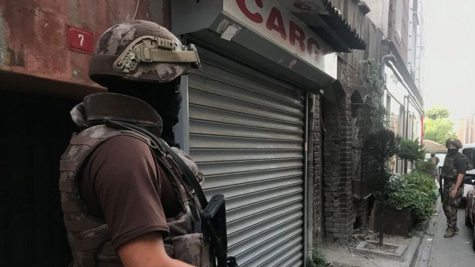 40 adrese uyuşturucu baskını: 35 gözaltı