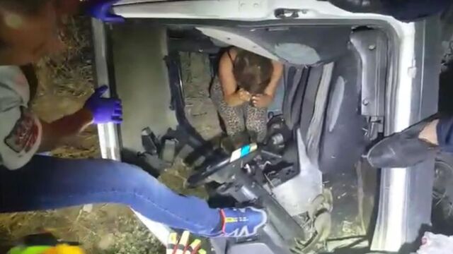 Kazanın şokunu atlatamadı, otomobilden çıkmak istemedi
